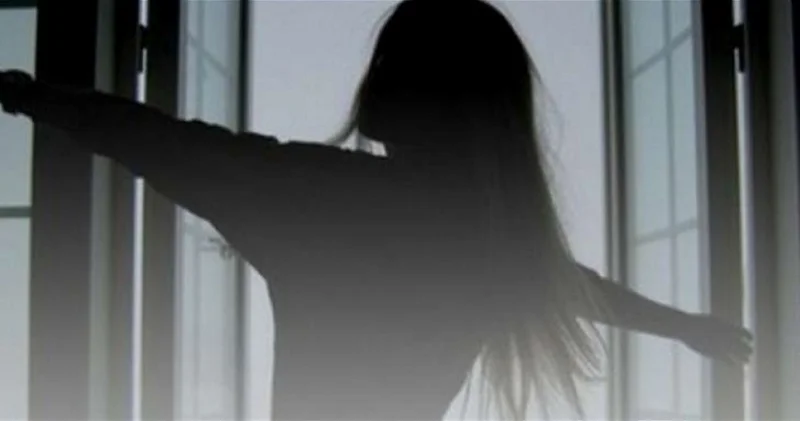 В Баку девочка подросток выпала из окна 7 го этажа