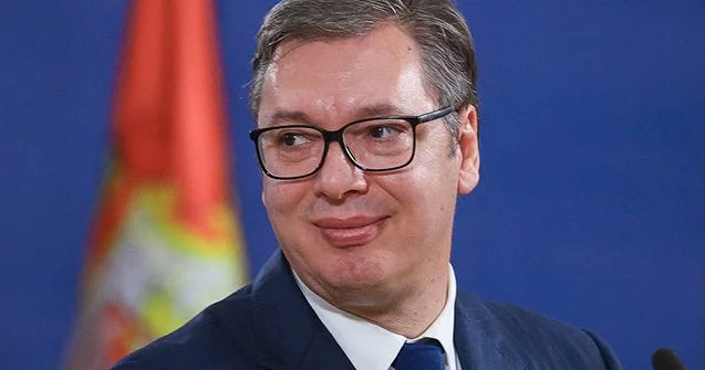 Vuçiç postundan gedir