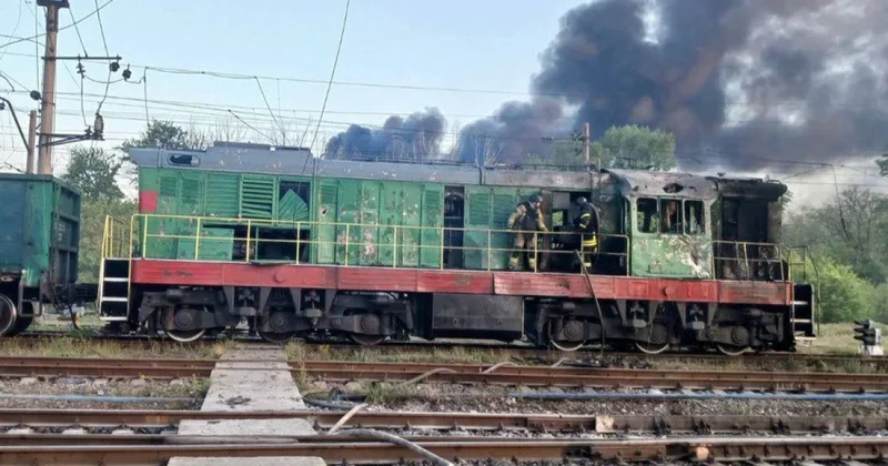 Rusiya ordusu Zaporojyedə dəmir yolunu vurdu: Ölənlər və yaralananlar var FOTO