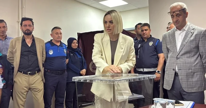 Bu bələdiyyə rəhbərliyi CHP dən AKP yə keçdi