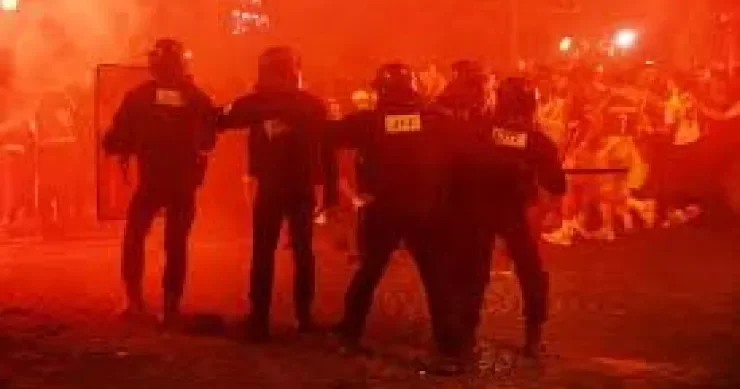 Avropanın 2 ölkəsində yüzlərlə futbol azarkeşi SAXLANILDI