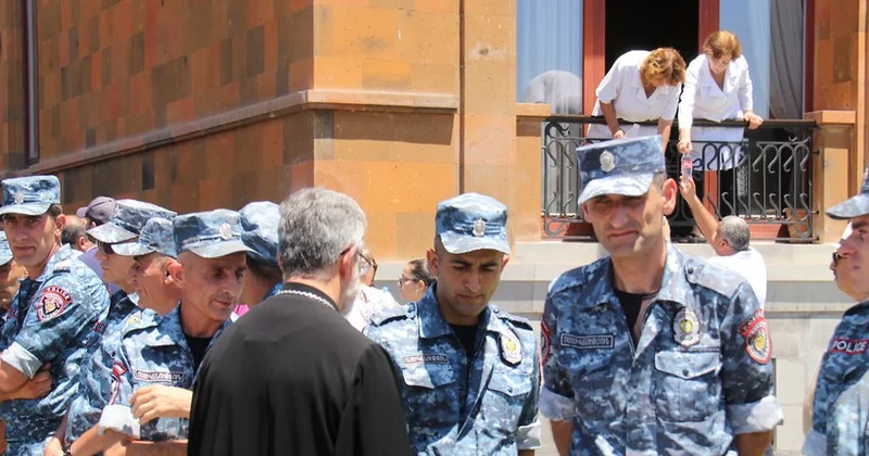 Ermənistan polisi həbs edilmiş din xadimlərinin və onların yaxınlarının əmlaklarını araşdırır