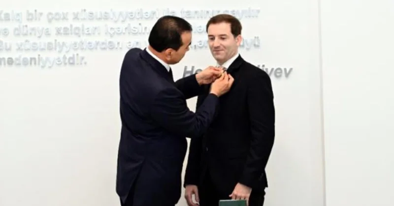 Əməkdar artist tətlif edildi