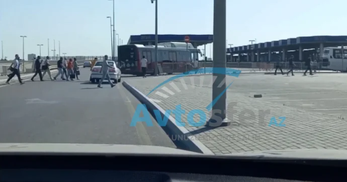 “Koroğlu” yaxınlığındakı qanunsuz parkinqi taksilər üçün ayırmaq olar TƏLİMÇİDƏN TƏKLİF VİDEO