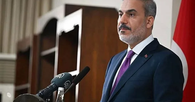Türkiyəli nazirdən Məhəmməd Peyğəmbərin karikaturasını dərc edən jurnala sərt reaksiya