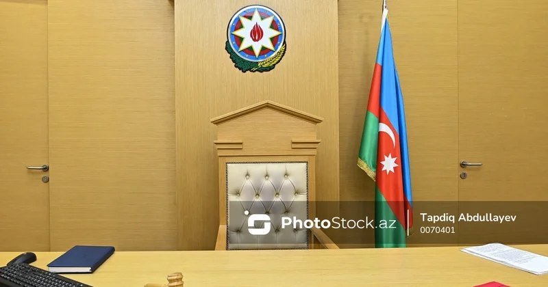 Ali Məhkəmə Mal bazarı nda saxta pulla satıcını aldadan şəxslə bağlı qərarı LƏĞV ETDİ