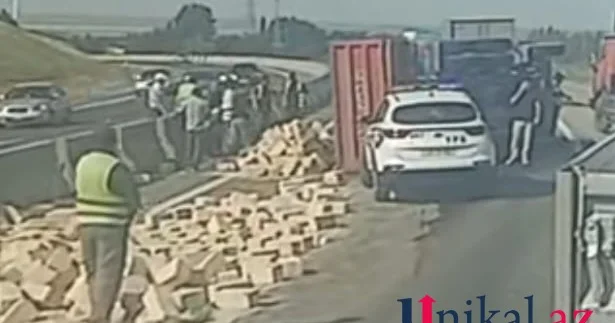 Daşla dolu Kamaz aşdı VİDEO