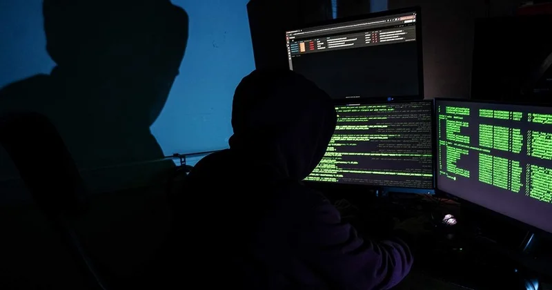 Hakerlər Trampın yaxın çevrəsindən oğurlanmış elektron məktubları dərc etməklə hədələyiblər