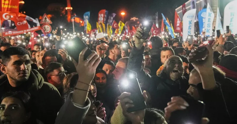 В Стамбуле крупный митинг: Идут столкновения с полицией ВИДЕО