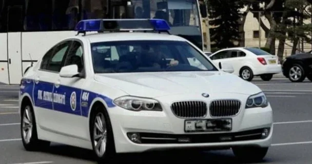 Yol polisinin “BMW 320” maşınları satışa çıxarıldı: Qiymət 5200 manat (SİYAHI)