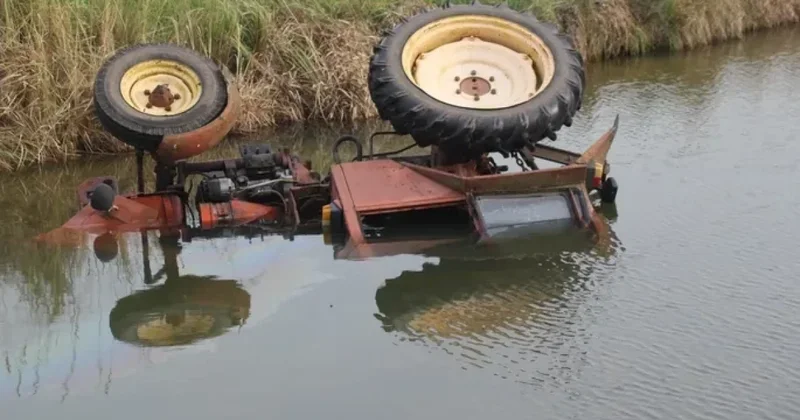 В Азербайджане трактор упал в озеро, водитель утонул