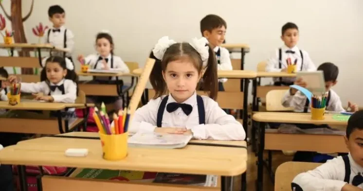Məktəblərdə Çin dili bölmələri açın, rus bölmələrini tarixə yollayın ÇAĞIRIŞ