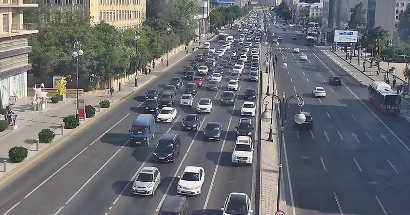 Bakının bəzi yollarında tıxac yarandı SİYAHI KONKRET