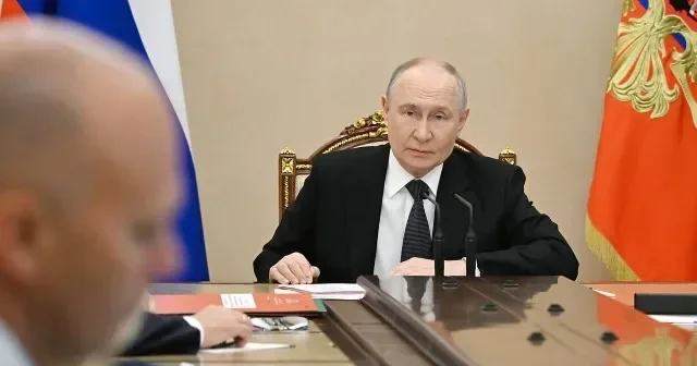Putinlə görüşdə bu qovluqlar diqqət çəkdi VİDEO