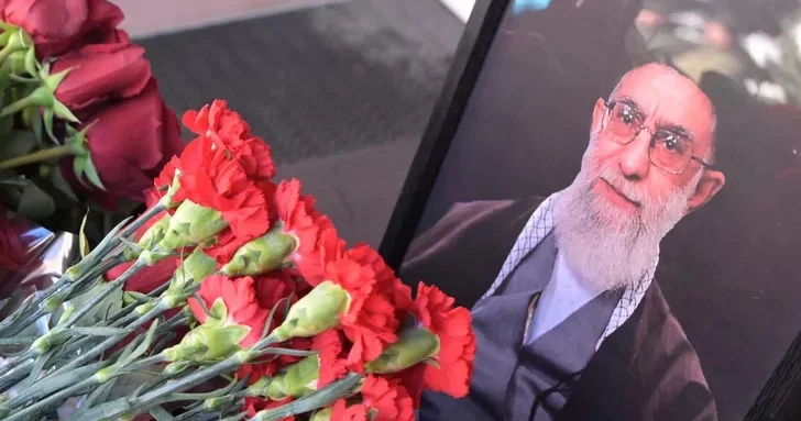 Иран заявил о неизбежном возмездии за гибель бывшего верховного лидера Хаменеи