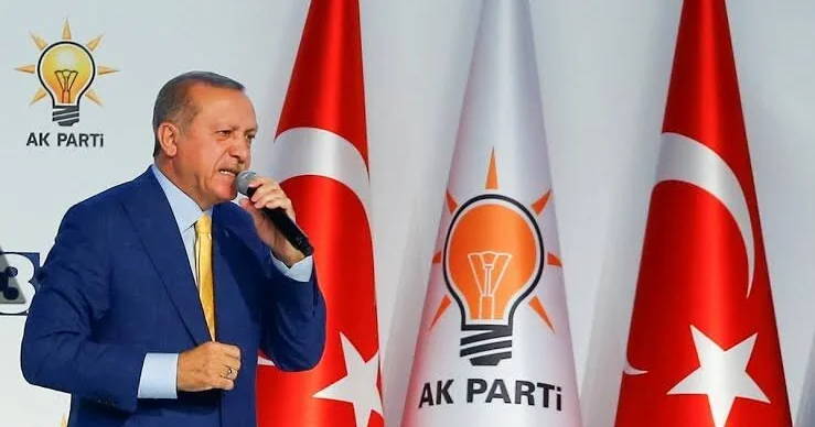 CHP nin əsas fiqurlarından idi: Ərdoğanın partiyasına keçir FOTO