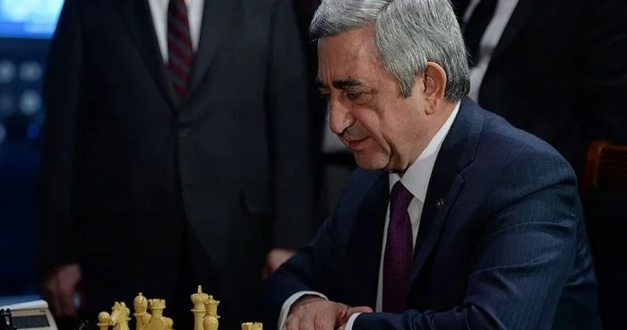 Sarkisyan hələ də prezident imiş MARAQLI