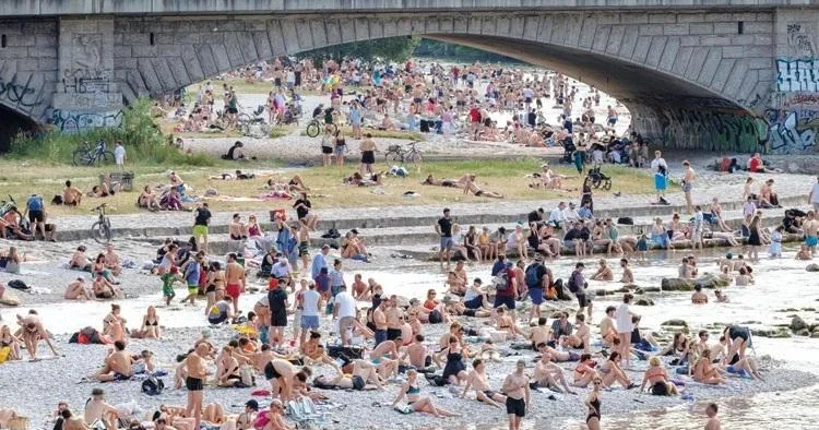 Almaniya isti ilə mübarizə aparır 26 ölü