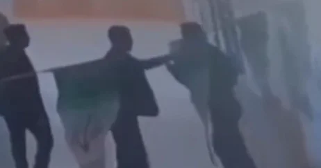 Müəllim şagirdlərinin gözü qarşısında şillələndi ANBAAN VİDEO