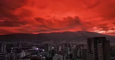 Venesuela səması “qan rəngi”nə boyandı Nə baş verir? KONKRET