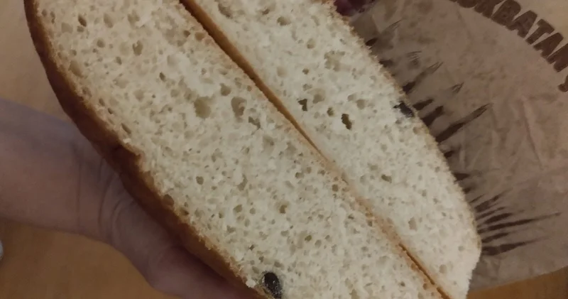 Çörəyin içindən görün nə çıxdı FOTOLAR
