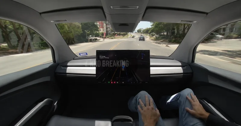 Nə sükan var, nə pedal: Tesla gələcəyin avtomobilini yola çıxardı Video
