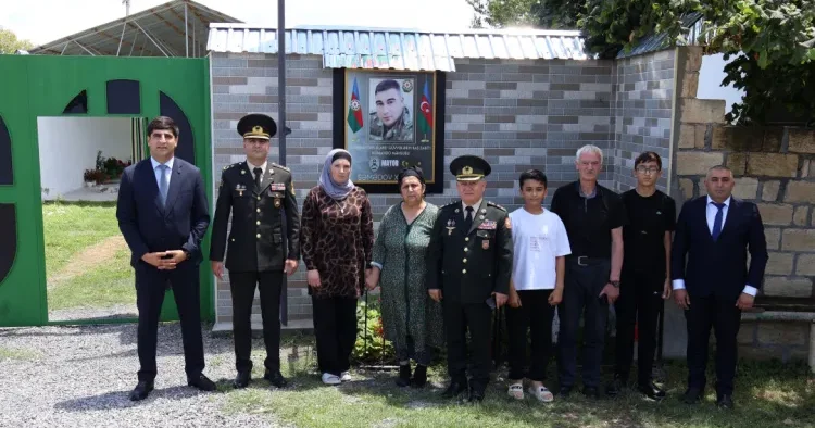 Polkovnik Cəlil Xəlilov Qəbələdə şəhid mayor Xəyyam Səmədovun ailəsini ziyarət ETDİ
