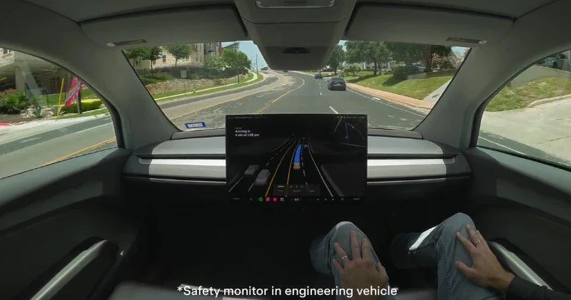 Маск опубликовал видео с тестированием машины Tesla без руля и педалей