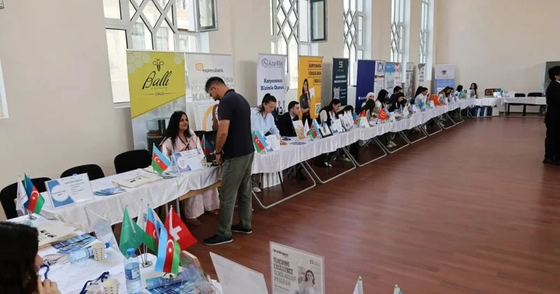 İçərişəhərdə əmək yarmarkası keçirilib, 322 aktiv iş yeri təqdim edilib