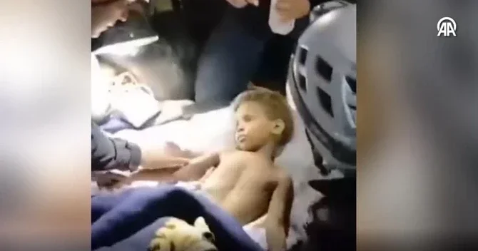 В Венесуэле 3 летнего мальчика спасли из под завалов спустя шесть дней