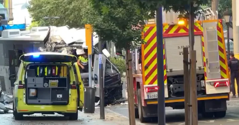 İspaniyada sərnişin avtobusu binaya çırpıldı: 43 yaralı var VİDEO