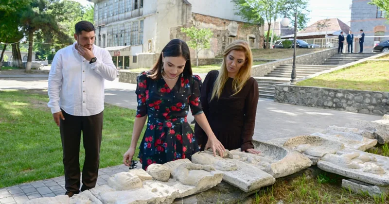 Leyla Əliyeva Şəki şəhərindəki Məhəmməd Füzuli adına parkda