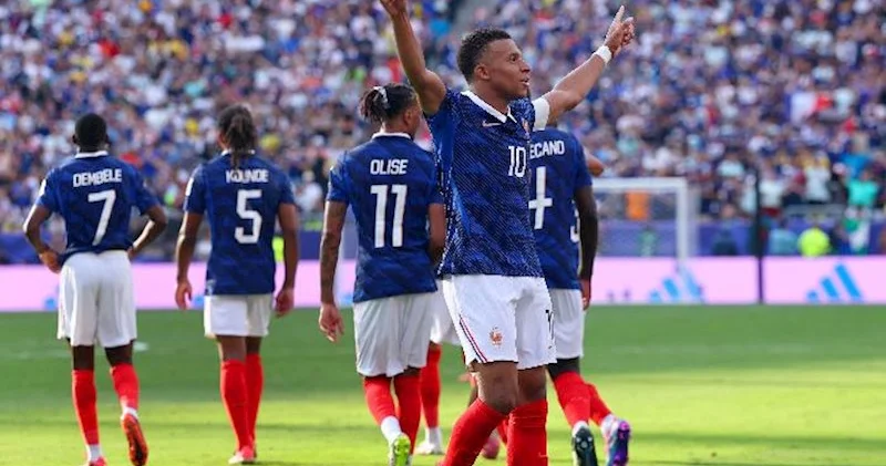Fransa və Meksika növbəti mərhələyə çıxdı: Mbappe dubl etdi İcmal