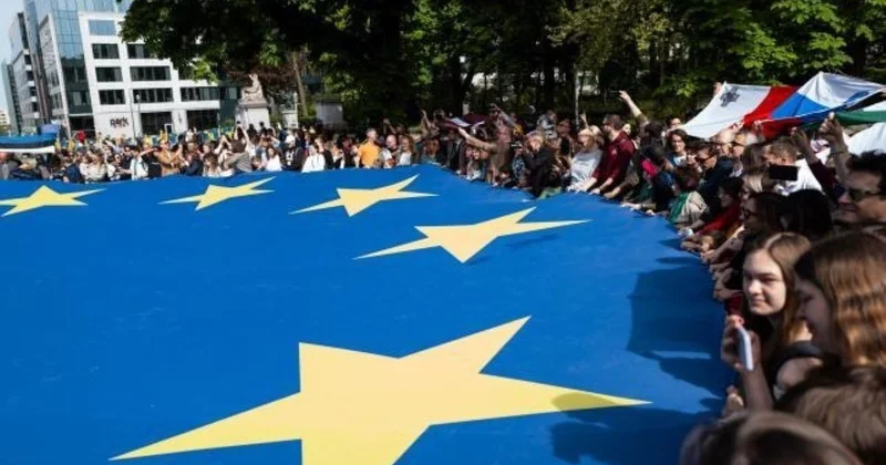 Eurobarometer: доверие европейцев к ЕС достигло рекордного уровня