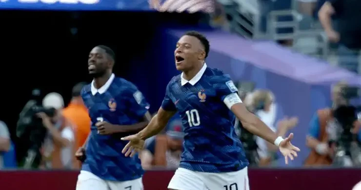 Mbappe vurduğu qollarla tarixə düşdü