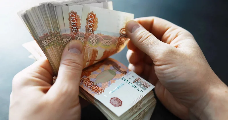 Rusiyaya qonşu ölkələrin bankları nağd rubl qəbul etmək üçün komissiya almağa başlayıblar