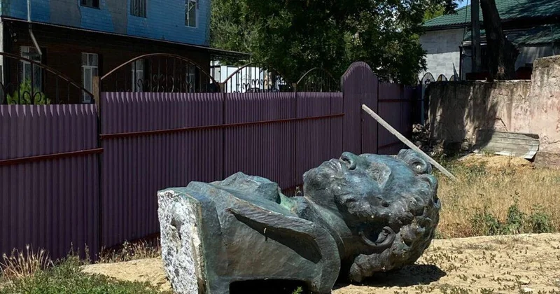 Памятник Пушкину постигла участь памятника Айвазовскому Minval Politika