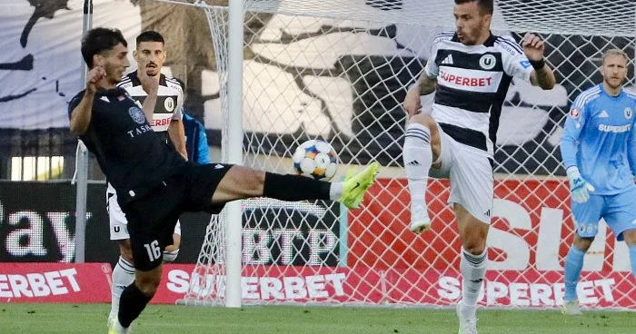 Ermənilər Rumıniyada tarixin zibilliyinə atılmış qondarma rejimin bayrağını açdılar AFFA UEFA nı xəbərdar etməlidir