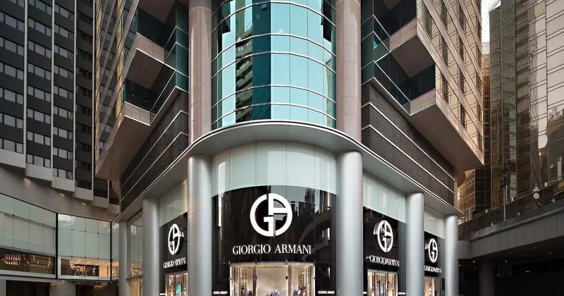 Итальянские власти наказали Armani на миллионы евро