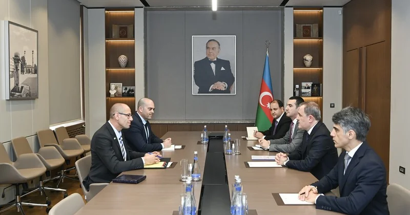 İsrailin yeni səfiri etimadnaməsinin surətini Azərbaycan XİN başçısına təqdim edib FOTOLAR