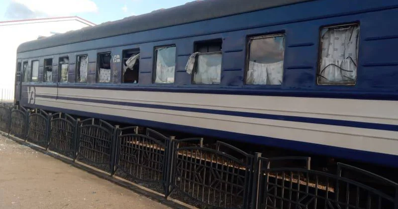 Россия ударила по вокзалу в Сумах фото