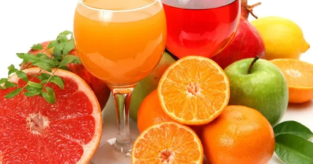 Təbii meyvə şirələri faydalı kimi görünə bilər amma elə deyil Qida eksperti