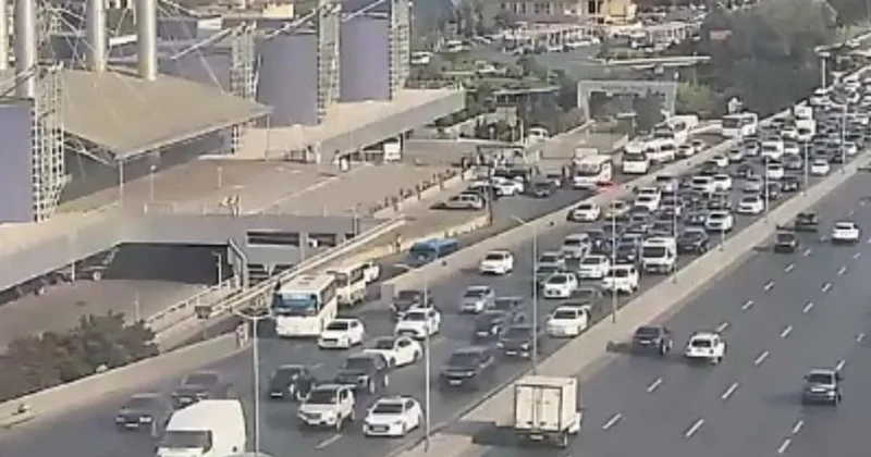 Bakıda bəzi yollarda nəqliyyatın hərəkətində sıxlıq yaranıb
