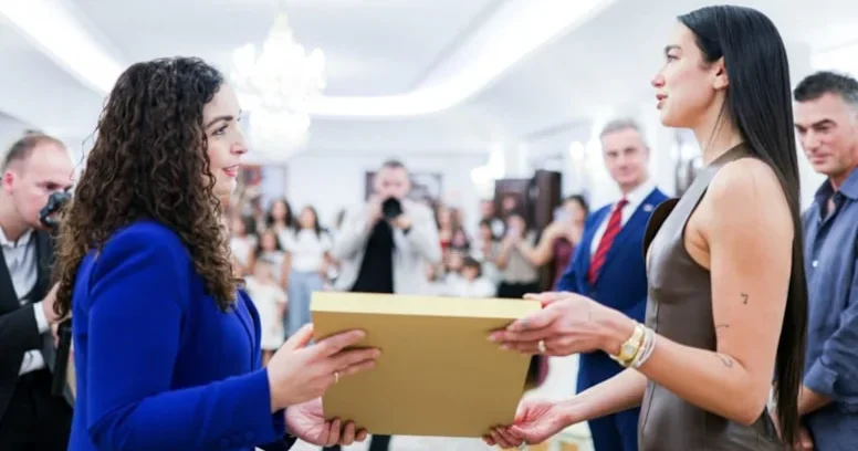 Dünyaca məşhur müğənni vətəndaşlıq ƏLDƏ ETDİ