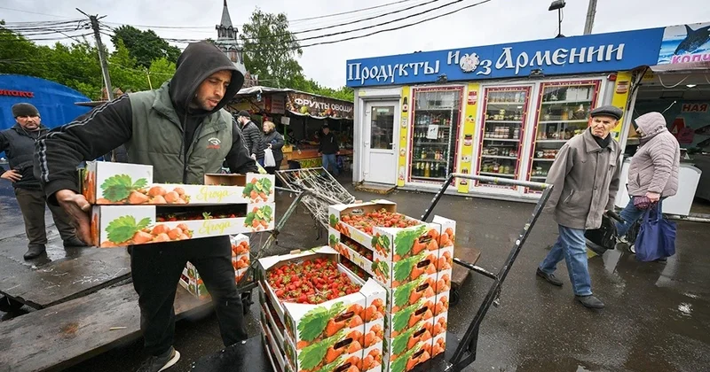 Rusiya Ermənistanı bazardan uzaqlaşdırmayacaq İqtisadçı