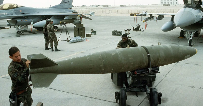 ABŞ İrana 900 kq lıq bomba atdı Bir ailə məhv oldu
