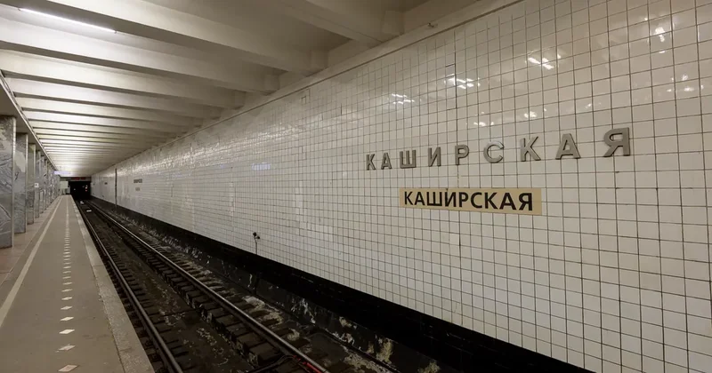 Moskvada qadın metroda uşağın üzünə bibər qazı püskürdüb VİDEO