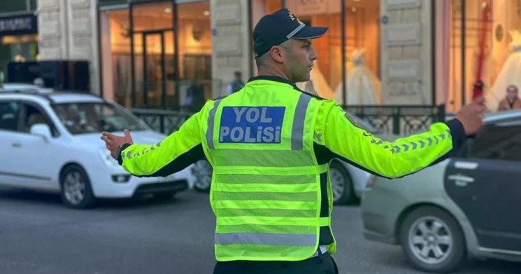 Yol polisi həftəsonu səfərə hazırlaşan sürücülərə müraciət edib