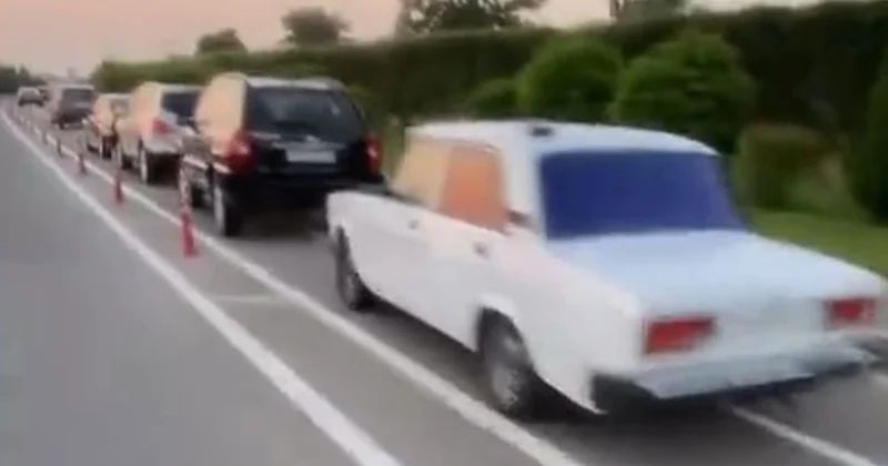 Velosiped zolağını parkinqə çevirdilər Video