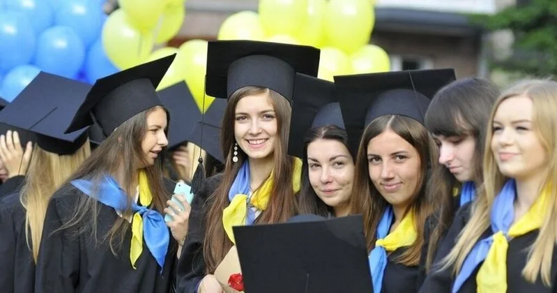 Ukrayna 12 illik məktəb təhsil sistemini tətbiq edəcək